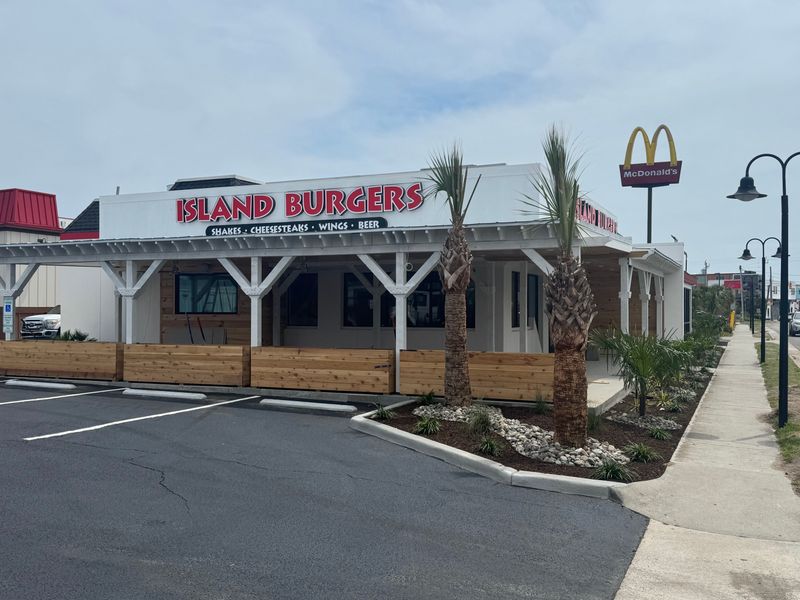 Island Burgers & Bites - Carolina Beach, North Carolina