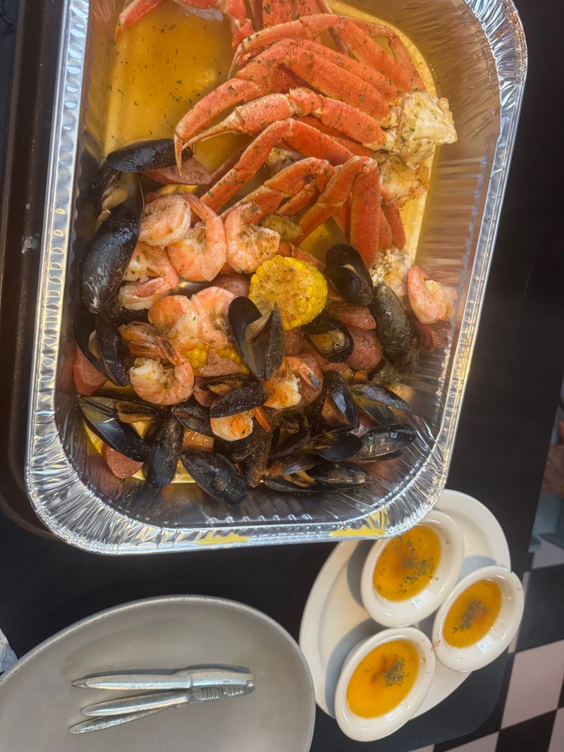 This Florida Lunch Counter Still Feels Like the 1970s – In the Best Way 4 All You Can Eat Seafood Boil Energy