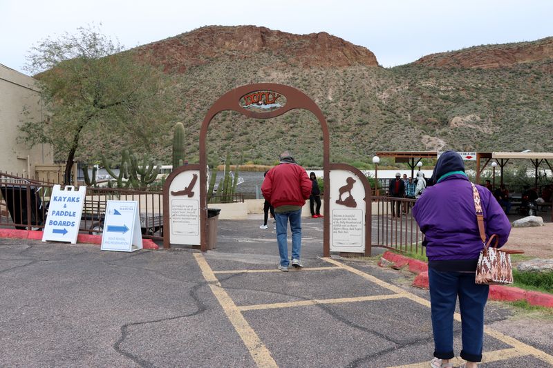 Enjoy a Three Course Meal While Cruising Through Six Miles of Arizona Desert Canyons 12 Getting There and Parking