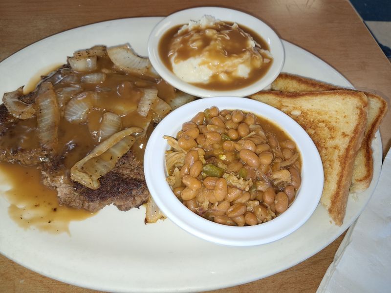 This Mississippi Diner Serves Classic Plates Locals Say Still Taste Like The Old Days 7 Homestyle Meatloaf