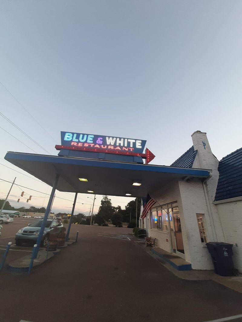 This Mississippi Diner Serves Classic Plates Locals Say Still Taste Like The Old Days 19 Coffee and Pie Late Night