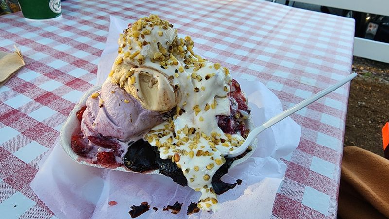 This Massachusetts Ice Cream Stand Draws Summer Lines That Wrap Around The Parking Lot 10 Picnic Tables And Lawn Vibes