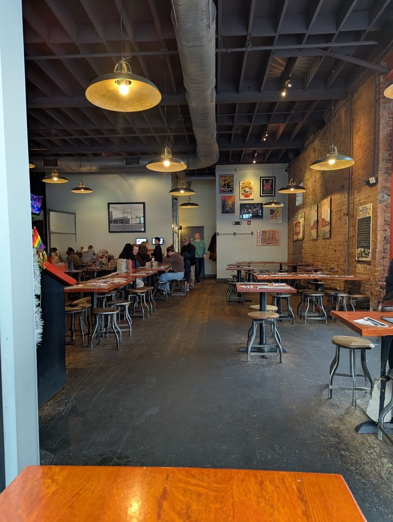 This North Carolina Fried Chicken Spot Has A Line That Moves Faster Than You’d Expect 8 Weekday Timing Strategy