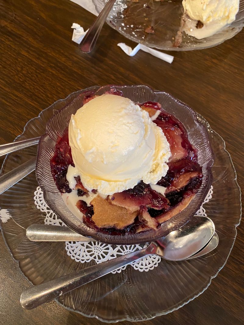 This Tennessee Soda Fountain Serves Old-School Plates Locals Say Feel Like A Time Capsule 6 Grandma-Approved Desserts