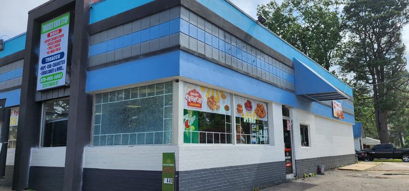This North Carolina Fried Chicken Spot Has A Line That Moves Faster Than You’d Expect 17 Takeout That Stays Crisp