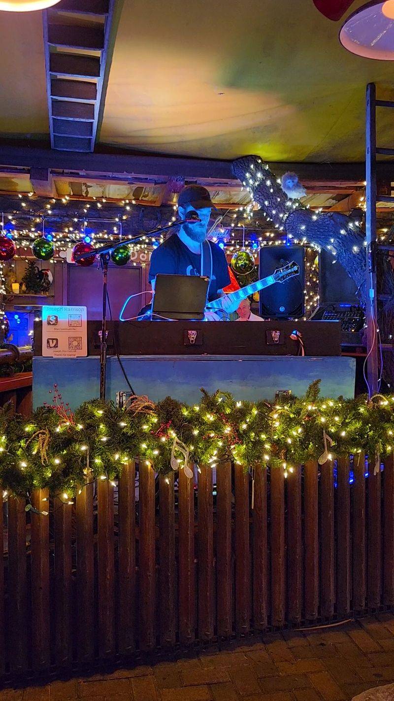 Service, Live Music, and Insider Tips