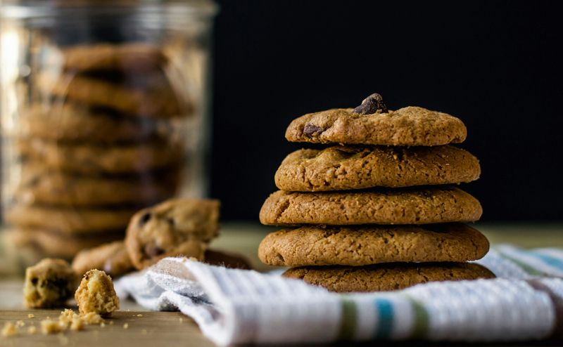 21 Foods People Keep Buying Even After Saying “Never Again” 7 Cookies