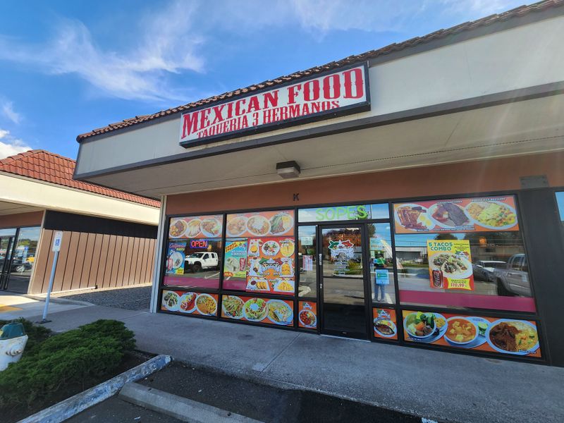 Taqueria Tres Hermanos - Fife, Washington