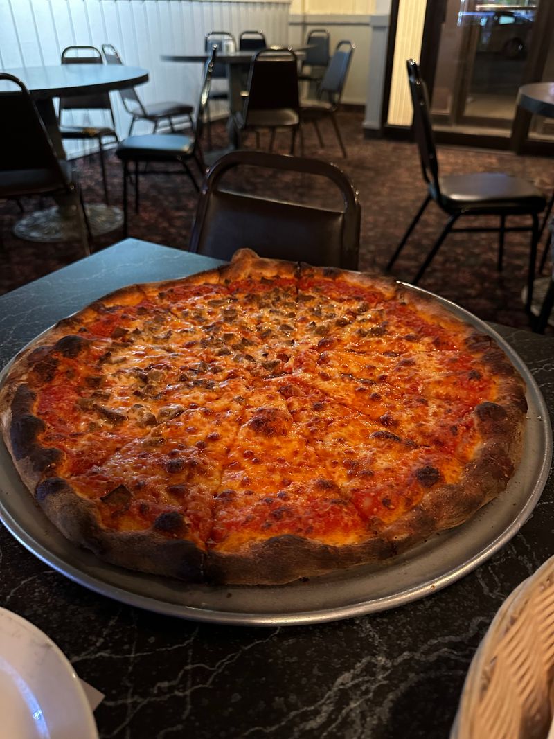 Mike's Apizza & Restaurant - West Haven, Connecticut