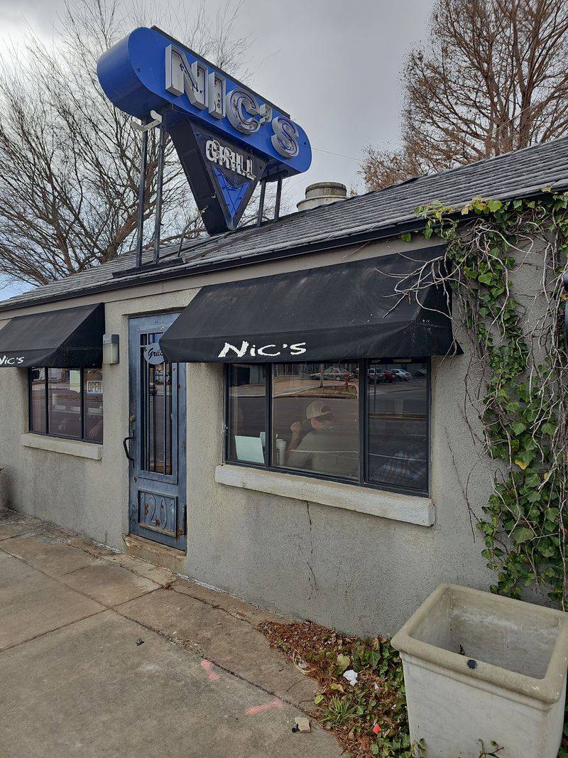 This Oklahoma Burger Grill Refuses To Rush Orders - Even When The Line Grows 15 Neighborhood Fixture On Pennsylvania Ave