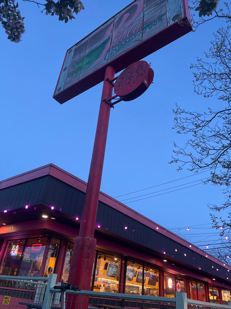 This Washington State Lunch Spot Earned Its Following Without Ever Chasing Trends 19 Why Locals Keep Returning