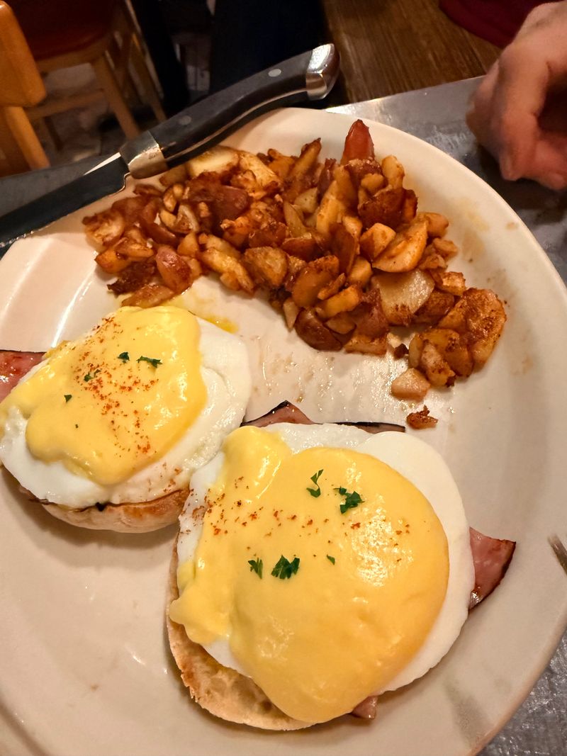 The Goldy’s Benedict Pairing