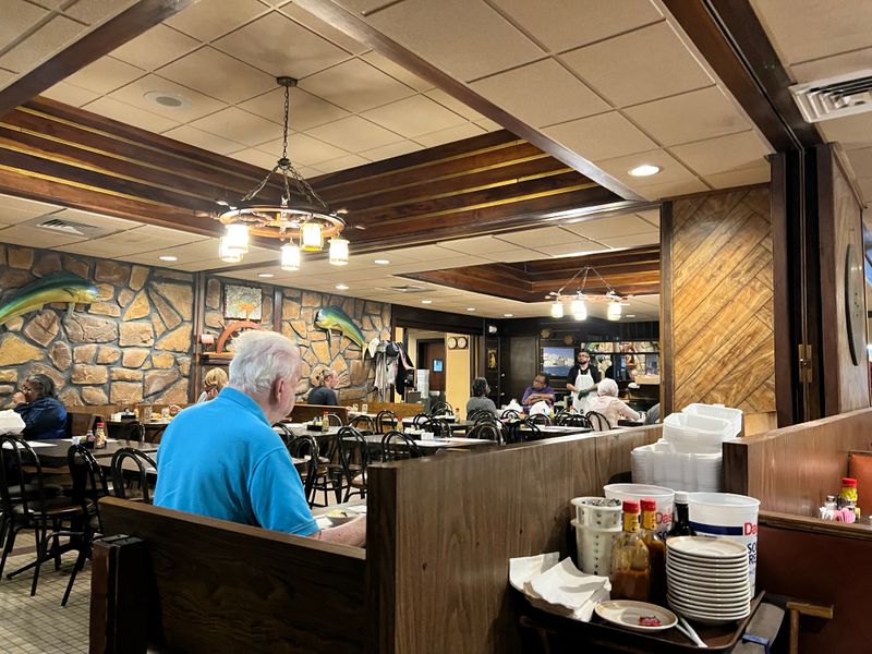 Roomy Dining, Easy Pace