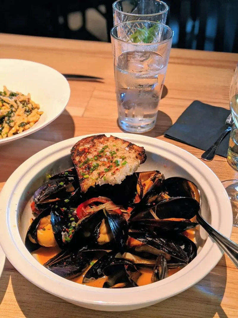 This Arizona Seafood Shack Serves Crab Worth Driving Across the State For 8 Oyster And Crab Pairing