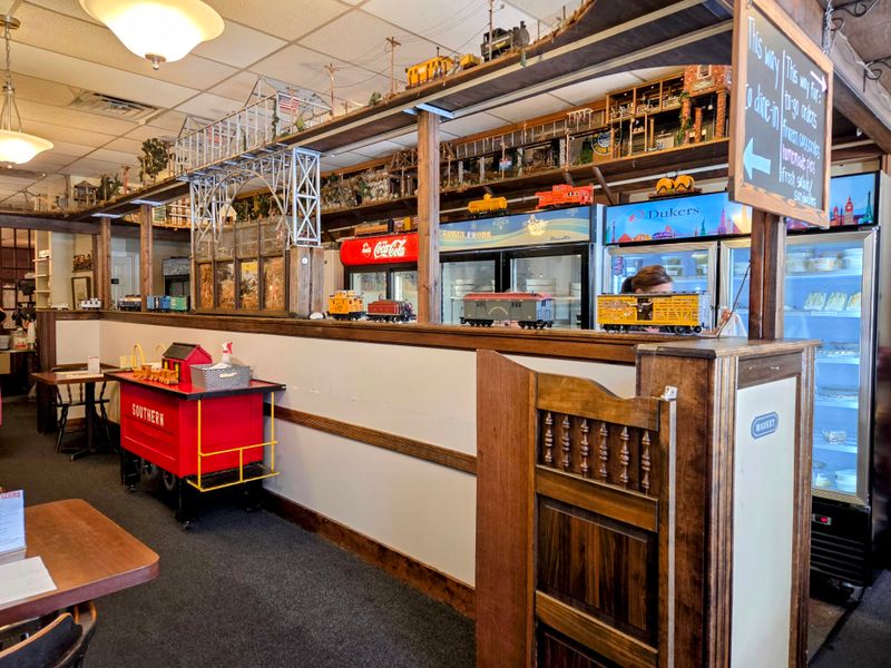 This Tennessee Soda Fountain Serves Old-School Plates Locals Say Feel Like A Time Capsule 4 Old-School Soda Fountain Magic