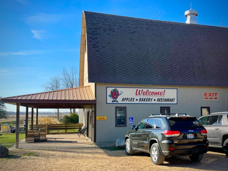 Carlson's Orchard Bakery and Restaurant - Winsted, Minnesota