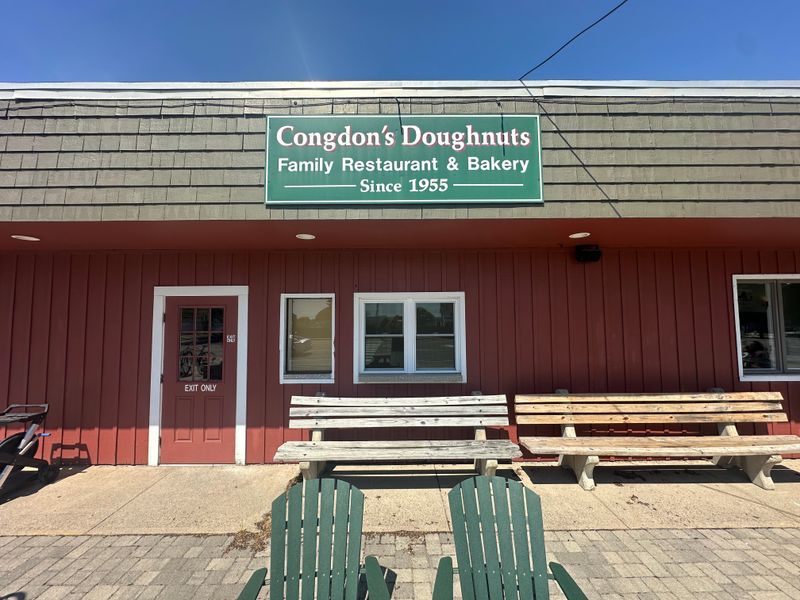 10 Maine Breakfast Spots Where Lobster Sneaks Onto The Morning Menu 4 Congdon's Doughnuts - Wells, Maine