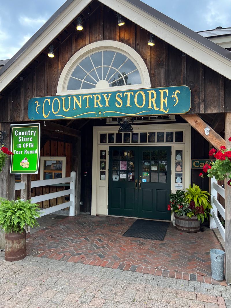 This Massachusetts Ice Cream Stand Draws Summer Lines That Wrap Around The Parking Lot 19 Contact And Quick Facts