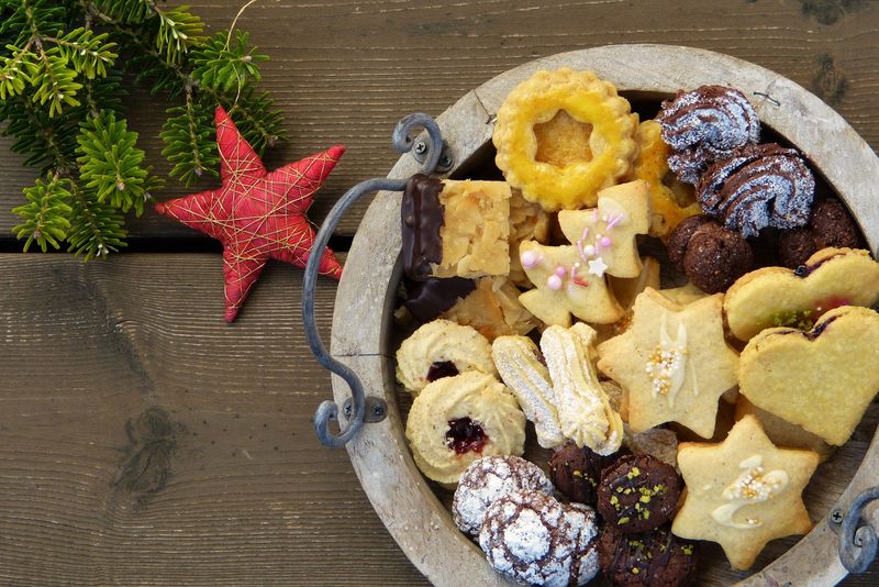 19 Holiday Cookies People Stopped Making - Big Mistake 20 Cookie tray