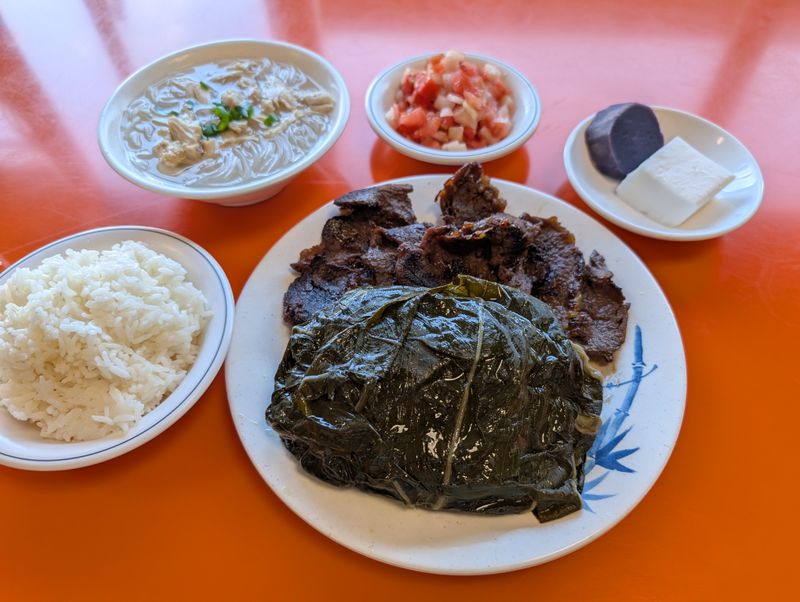 Da Ono Hawaiian Food - Honolulu, Hawaii