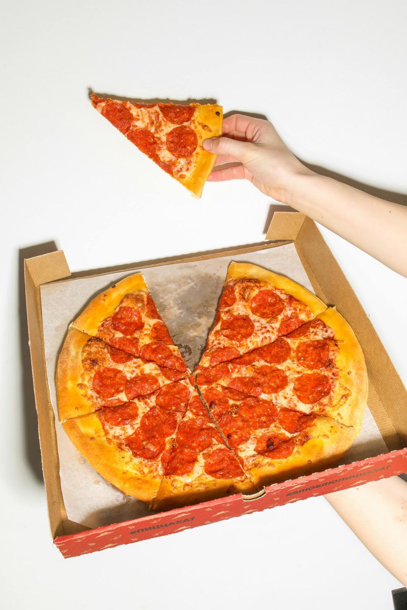 21 Foods People Make Jokes About Until Choices Get Limited 22 Cold pizza