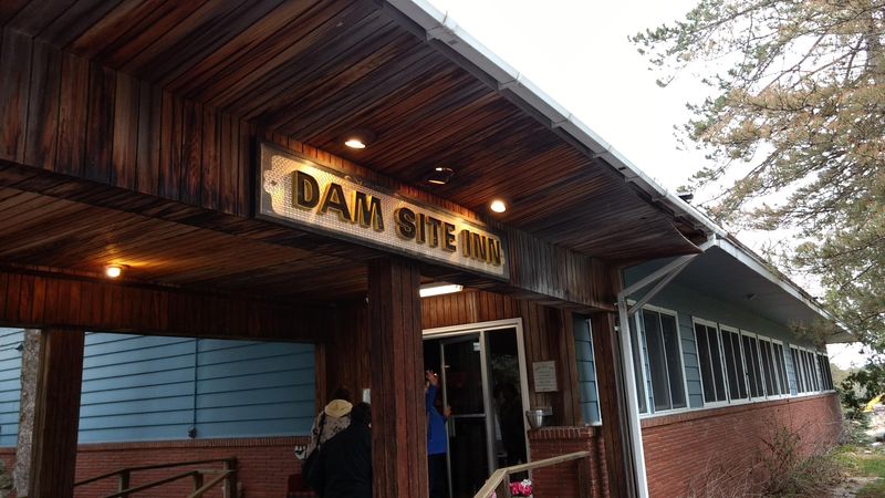 Dam Site Inn - Pellston, Michigan