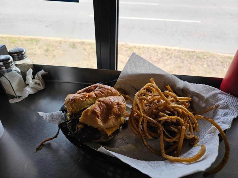 This Oklahoma Burger Grill Refuses To Rush Orders - Even When The Line Grows 12 Seating: Counter Culture