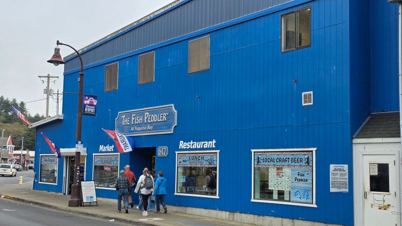 14 Oregon Coastal Fish Counters Where The Crispy Basket Comes Out Too Hot To Hold 14 Fish Peddler's Market - Newport, Oregon