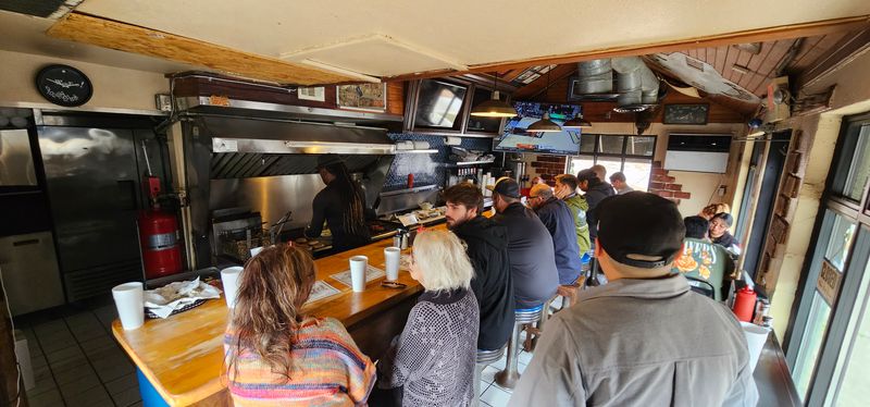 This Oklahoma Burger Grill Refuses To Rush Orders - Even When The Line Grows 7 Cash, Simplicity, Smiles