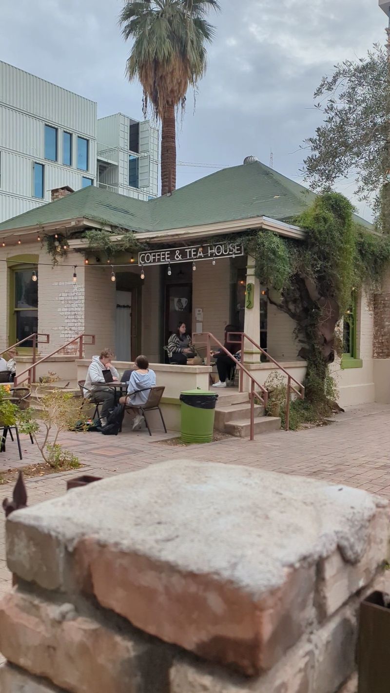 12 Charming Coffee Shops in Arizona That Make Mornings Feel Special 6 Songbird Coffee & Tea House - Phoenix, Arizona