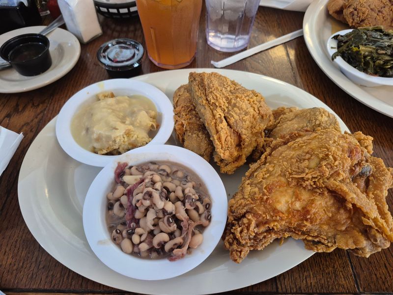 This Georgia Meat-And-Three Hasn’t Changed Much - And Locals Wouldn’t Want It To 7 Sweet Tea That Keeps Flowing