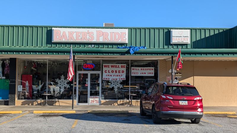 I Traveled Across Georgia To Try 9 Peach Dessert Stops And 4 Were Pure Magic 8 Back In The Day Bakery - Savannah, Georgia