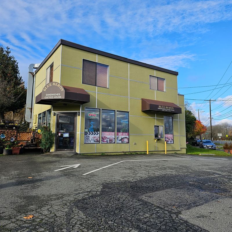 14 Washington Cafes Where Lunch Counters Fill Before Noon 13 The Blue Heron Seattle, Washington