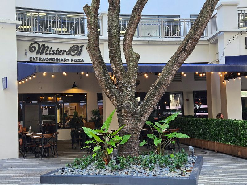 Mister O1 Extraordinary Pizza - Miami, Florida