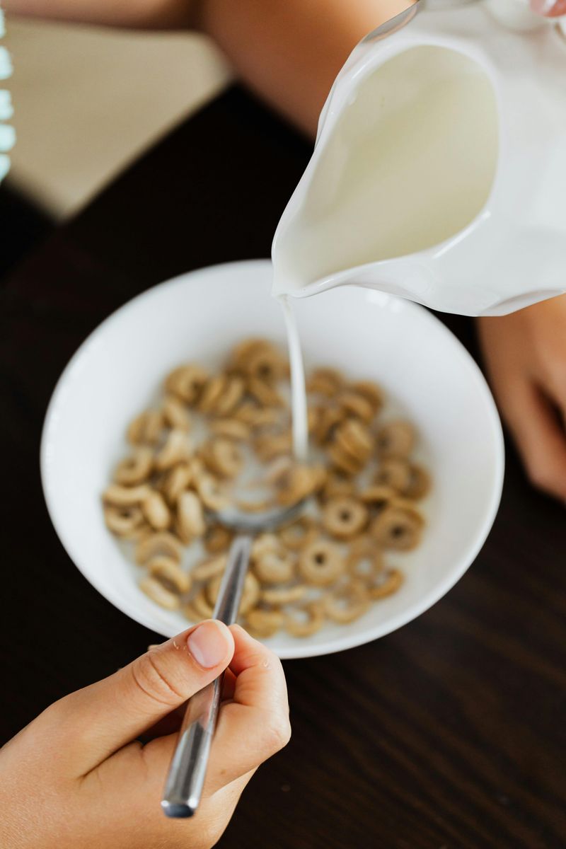 25 “Normal” Foods That Trigger Weirdly Serious Opinions 19 Cereal before milk