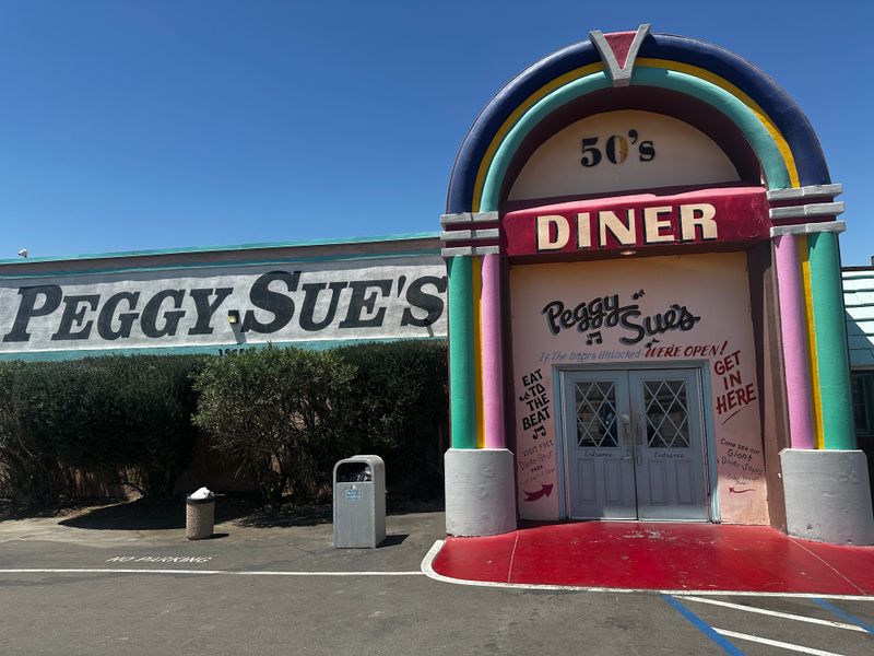 Peggy Sue's 50's Diner - Yermo, California
