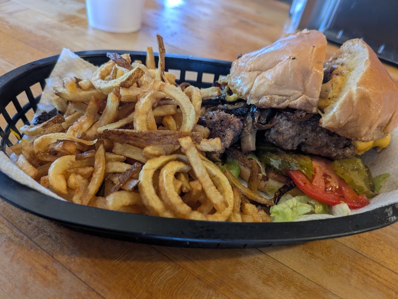 This Oklahoma Burger Grill Refuses To Rush Orders - Even When The Line Grows 16 Reviews That Ring True