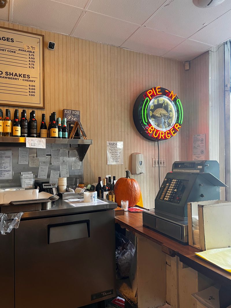 This California Burger Counter Keeps The Menu Short - And The Crowd Constant 10 Cash Only, Hours, And How To Plan