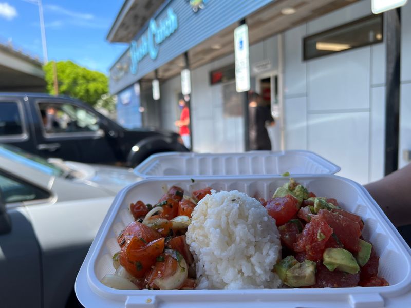 10 Hawaii Poke Counters Where The Freshness Shows Immediately 3 Fresh Catch Kapahulu - Honolulu, Hawaii