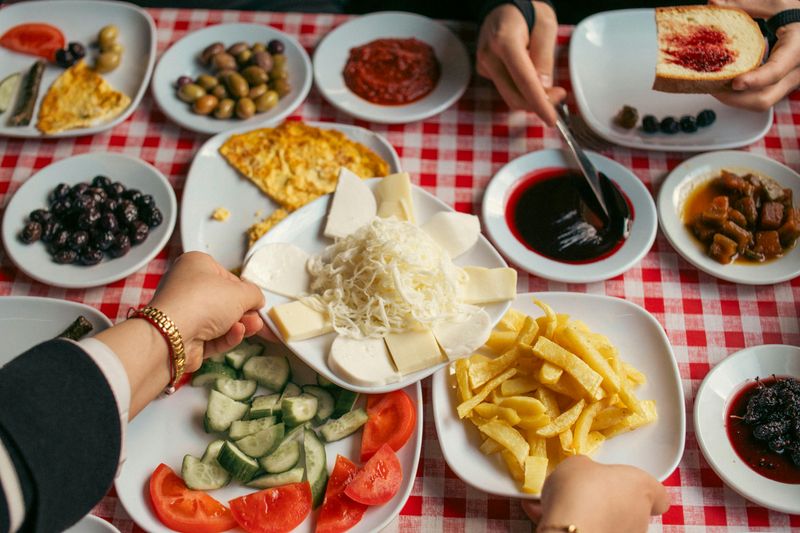 21 Foods People Fight Over Like It’s Personal - And Still Order Anyway 22 Shared meal