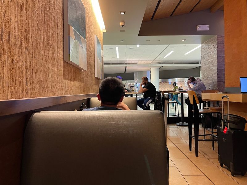 24 Red Flags That Scream “This Restaurant Is Done” 17 Low ratings