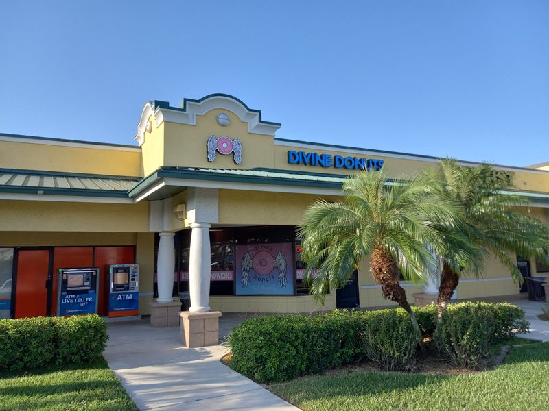 Divine Donuts Fort Myers - Fort Myers, Florida