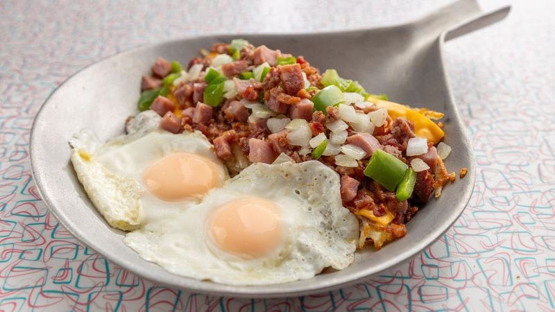 This North Dakota Café Looks Ordinary Until The First Forkful Proves Otherwise 9 All-Day Breakfast Skillets