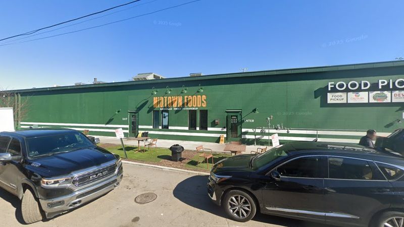Slow Burn Hot Chicken - Midtown Foods - Nashville, Tennessee