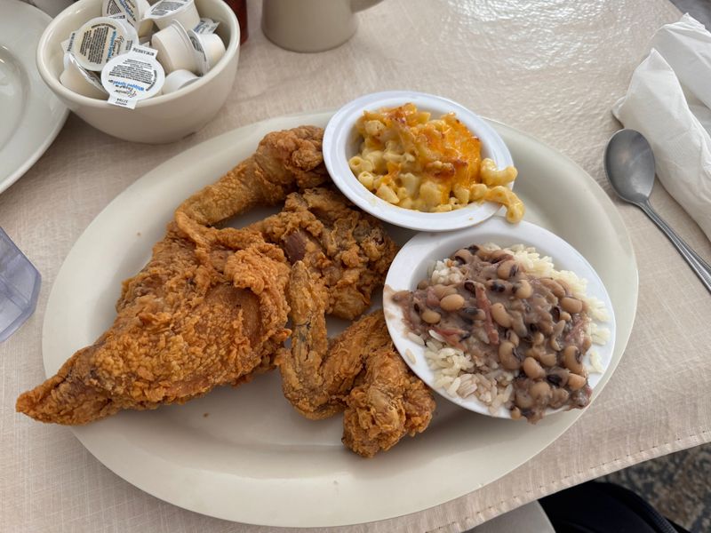 This Georgia Fried Chicken House Has A Nightly Wait And Locals Say The Crunch Is The Point 8 Sides That Steal The Show