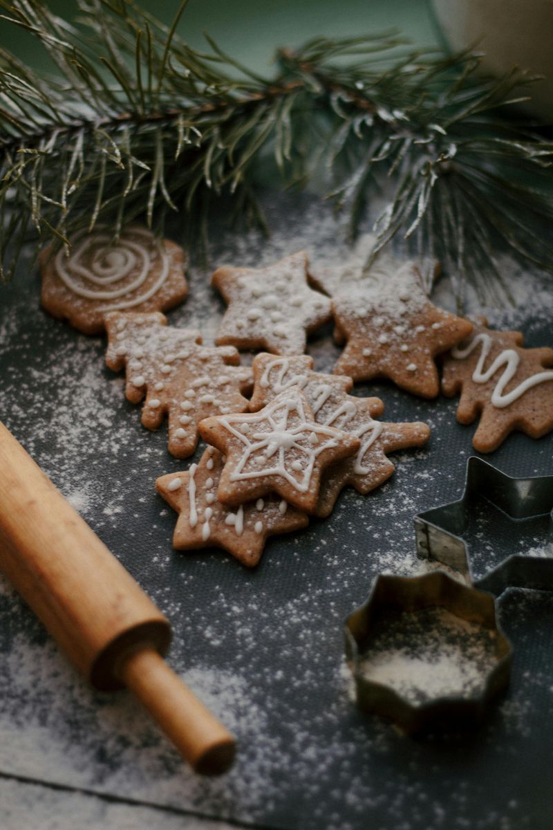 19 Holiday Cookies People Stopped Making - Big Mistake 14 Cookie cutters
