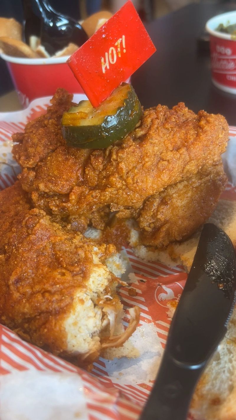 Hattie B's Hot Chicken - Nashville - Lower Broadway - Nashville, Tennessee