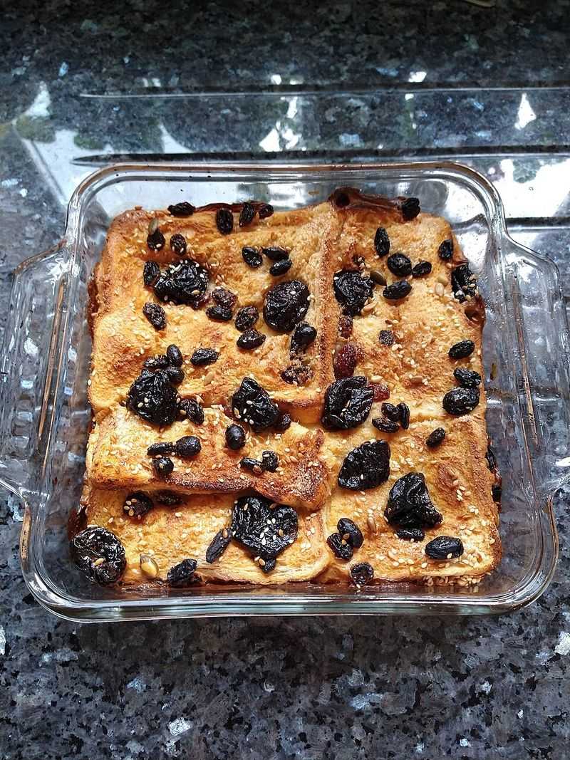 18 Family Dishes People Remember Clearly - But Rarely Attempt 17 Bread pudding