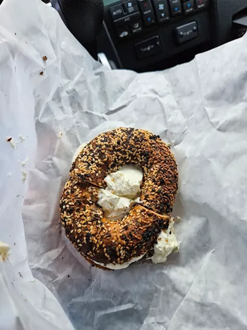 Garlic Bagel With Herbed Tofu Spread