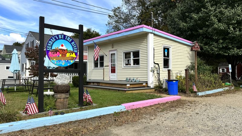 9 New Hampshire Maple Creemee Stands That Turn First-Timers Into Regulars 12 Sundae's by the River - Epping, New Hampshire